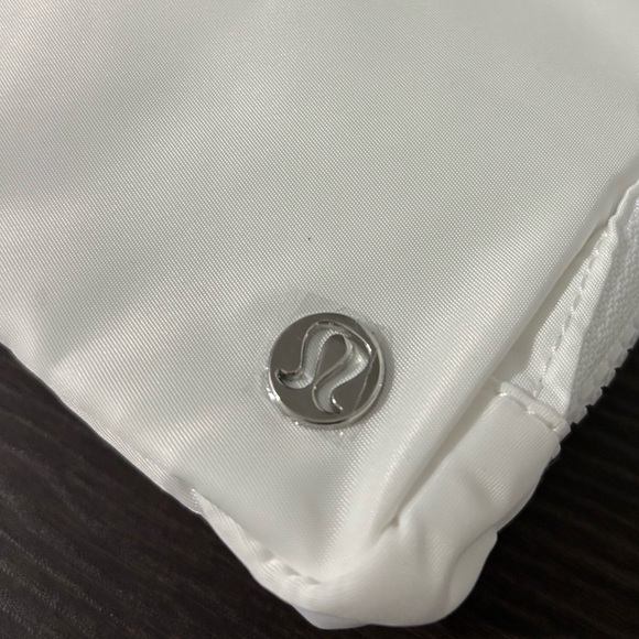 Lululemon Everywhere Belt Bag - Picture 11 of 11